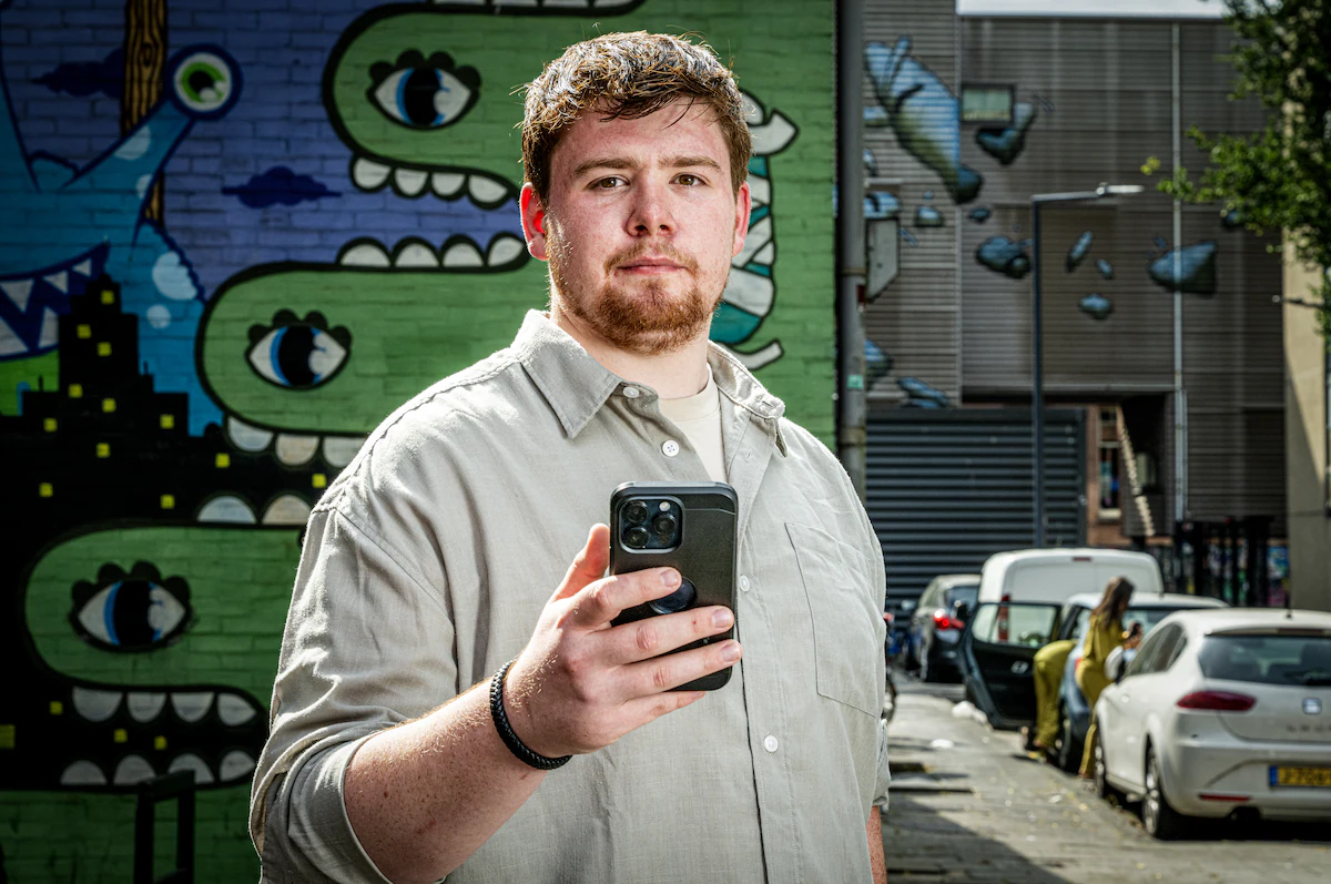 Jonge ontwikkelaar lanceert app tegen straatintimidatie: ‘Ik wil dat mijn zusje veilig thuiskomt’